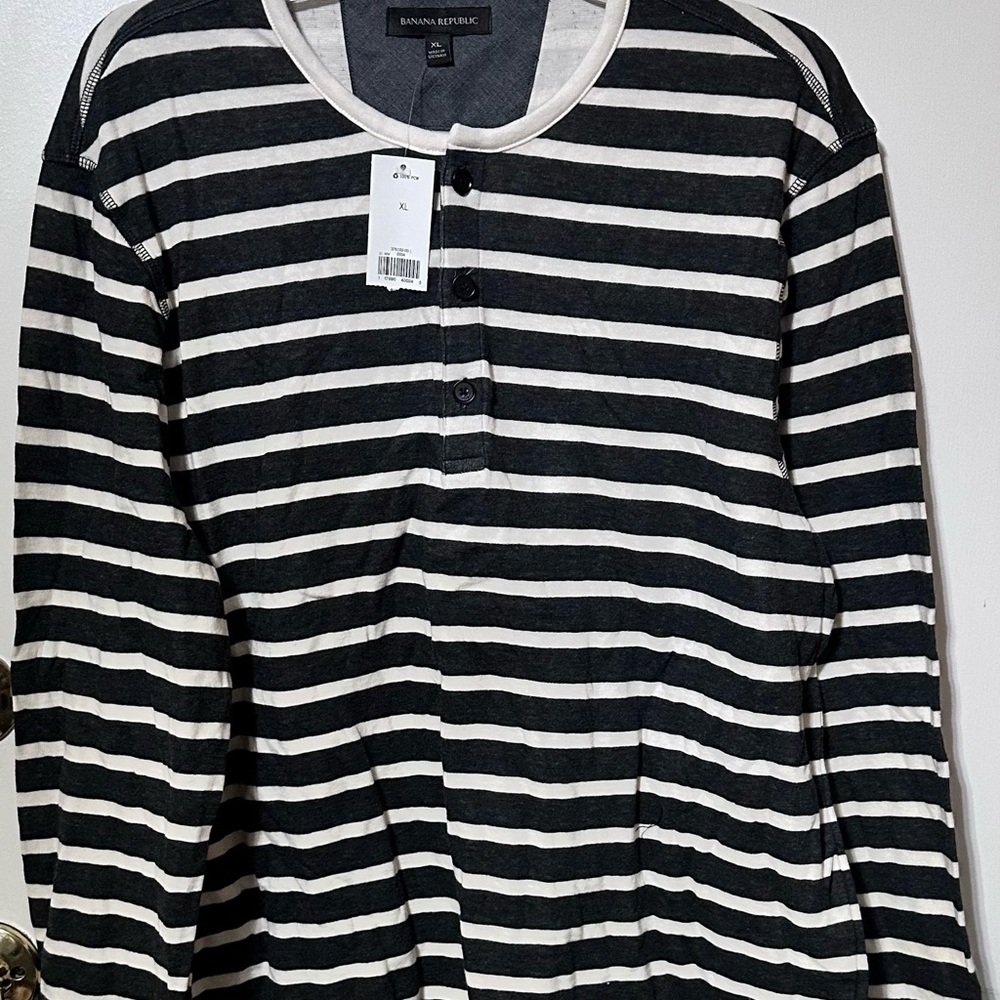 Banana Republic Men's Black and White Heavyweight Long Sleeve Henley Shirt